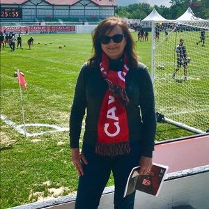 Meet your Posher, Debi